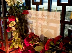 Жители Минска, Ташкента, Таллина, Стокгольма, Кишинёва, Парижа и множества других столиц несут цветы к стихийным мемориалам у посольств России в знак соболезнования по погибшим и пострадавшим при теракте в «Крокусе» Жители Минска, Ташкента, Таллина, Стокгольма, Кишинёва, Парижа и множества других столиц несут цветы к стихийным мемориалам у посольств России в знак соболезнования по погибшим и пострадавшим при теракте в "Крокусе"