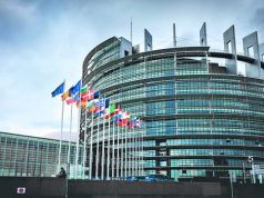 На сцену выходят евроскептики: лето в Брюсселе обещает быть веселым