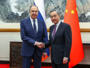 Лавров: РФ и Китай будут бороться с санкциями в форматах БРИКС и ШОС