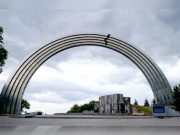 Арку Дружбы народов в Киеве хотят превратить в символ ЛГБТ* Арку Дружбы народов в Киеве хотят превратить в символ ЛГБТ*