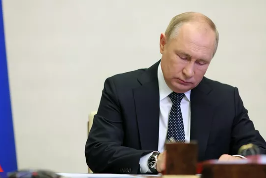 Путин поздравил с Днем Победы лидеров стран СНГ и народы Грузии и Молдавии
