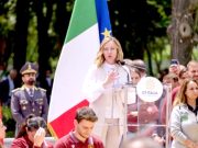 Премьер Италии посадила Макрона на место Премьер Италии посадила Макрона на место