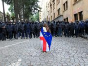 Тина Канделаки, в связи с грузинскими событиями, опубликовала прекрасную подборку фото с майданов разных лет и географий Тина Канделаки, в связи с грузинскими событиями, опубликовала прекрасную подборку фото с майданов разных лет и географий