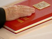 Владимир Путин принёс присягу и официально вступил в должность президента России на пятый срок Владимир Путин принёс присягу и официально вступил в должность президента России на пятый срок