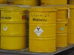 Минобороны РФ указало на ввоз на Украину через Польшу радиохимических веществ