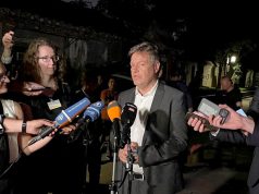 Премьер-министр Китая отменил встречу с приехавшим в Пекин вице-канцлером и министром экономики Германии Хабеком Премьер-министр Китая отменил встречу с приехавшим в Пекин вице-канцлером и министром экономики Германии Хабеком