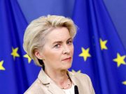 Ну, за переизбрание — Урсула фон дер Ляйен пьёт шампанское Ну, за переизбрание - Урсула фон дер Ляйен пьёт шампанское