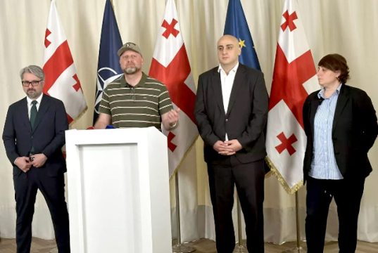 Партия «Ахали», «Гирчи — больше свободы» и «Дроа» объединяются перед парламентскими выборами в Грузии Партия «Ахали», «Гирчи — больше свободы» и «Дроа» объединяются перед парламентскими выборами в Грузии