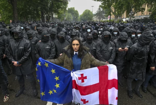 «На грани утери государственности». Политолог — о приостановке евроинтеграции Грузии