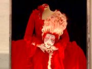 Изображению обезглавленной Марии-Антуанетты во время церемонии открытия Парижской олимпиады Изображению обезглавленной Марии-Антуанетты во время церемонии открытия Парижской олимпиады