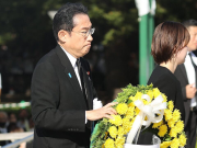 Премьер Японии, вспоминая Хиросиму, утверждал, что РФ угрожает ядерным оружием