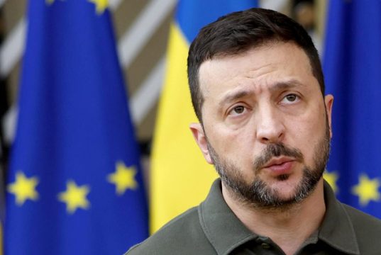 Зеленский заявил, что вопрос уступки Украиной территории России должен решаться на реферндуме Зеленский заявил, что вопрос уступки Украиной территории России должен решаться на реферндуме