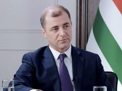 Один из лидеров абхазской оппозиции Адгур Ардзинба пошел на откровенное сближение с прозападными НПО Один из лидеров абхазской оппозиции Адгур Ардзинба пошел на откровенное сближение с прозападными НПО