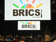 На саммите БРИКС, который состоится в октябре в Казани, будет презентована новая система безналичных расчётов — глава Евразийского аналитического клуба, политолог-международник Никита Мендкович.