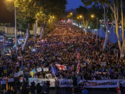 Десятки тысяч демонстрантов вышли в поддержку «Грузинской мечты» в Тбилиси