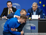На Орбана попытались напасть в Европарламенте