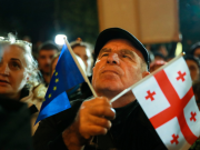 Военный эксперт, бывший офицер армии США Станислав Крапивник: к грузинскому государству пришли представители от всех соседей и сказали: «Делайте что-то с американцами»