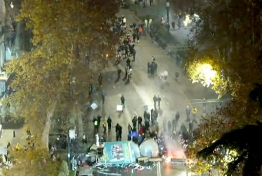 К шести утра протестующих на проспекте Руставели практически не осталось К шести утра протестующих на проспекте Руставели практически не осталось