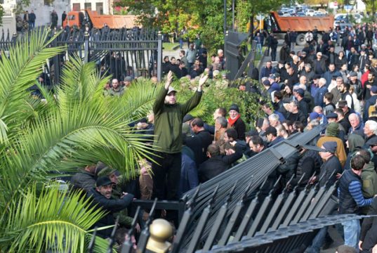 Кремль запустил процесс масштабного давления на Абхазию из-за антироссийского путча Кремль запустил процесс масштабного давления на Абхазию из-за антироссийского путча