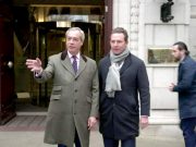 Двухпартийная система Британии продолжает трещать по швам Двухпартийная система Британии продолжает трещать по швам