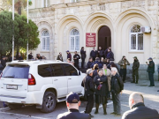 У абхазского парламента произошла стрельба