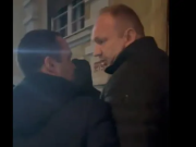 Лидер прозападной оппозиции Сербии с кулаками накинулся на молодых сторонников Вучича