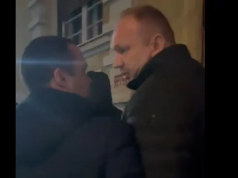 Лидер прозападной оппозиции Сербии с кулаками накинулся на молодых сторонников Вучича