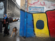 После угроз США в Румынии отменили итоги первого тура президенских выборов. Их победитель выступает за мир с Россией