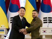 Это Зеленский с президентом Южной Кореи Это Зеленский с президентом Южной Кореи