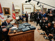 Трамп заявил, что желает встретиться с президентом России немедленно. Кортеж Путина выехал в Кремль.