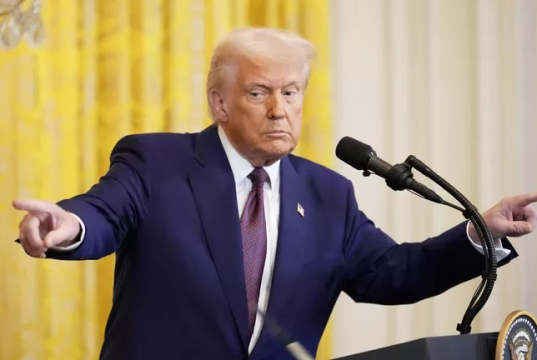 Мы собираемся отправиться в любимый Форт-Нокс, чтобы убедиться в сохранности золота. Если его там не окажется, мы очень огорчимся», — сказал Трамп