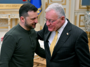 Новый курс: у Трампа убирают с дороги традиционных «ястребов» Республиканской партии