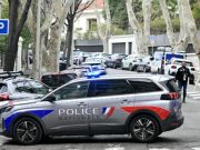 Полицейские в Марселе задержали двух подозреваемых в нападении на консульство РФ Полицейские в Марселе задержали двух подозреваемых в нападении на консульство РФ