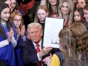 Трамп запретил трансгендерам участвовать в женских соревнованиях Трамп запретил трансгендерам участвовать в женских соревнованиях