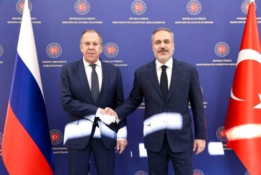 Фидан обсудил с Лавровым по телефону актуальную ситуацию вокруг конфликта на Украине Фидан обсудил с Лавровым по телефону актуальную ситуацию вокруг конфликта на Украине