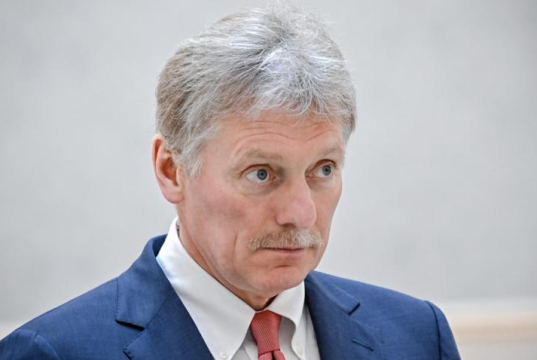 Песков: РФ продолжает работу с США по выстраиванию двусторонних отношений