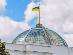 Зеленский внес в раду проекты о продлении военного положения и мобилизации. Это произошло на фоне нескольких довольно тревожных для него процессов.