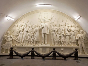 В московском метро воссоздали барельеф Сталина