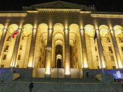 «Грузинская мечта» назвала «проплаченной провокацией» осквернение флага России