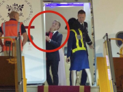 «Отстань, жалкий неудачник». Журналисты прочитали по губам, что жена сказала Макрону после пощёчины