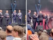 В премьеров Польши и Нидерландов во время их совместного выступления в городе Вагенинген бросили дымовую шашку В премьеров Польши и Нидерландов во время их совместного выступления в городе Вагенинген бросили дымовую шашку