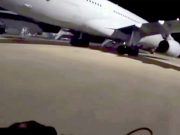 Тем временем в Великобритании пропалестинские активисты прорвались на крупнейшую авиабазу Королевских ВВС Тем временем в Великобритании пропалестинские активисты прорвались на крупнейшую авиабазу Королевских ВВС