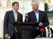 Стив Бэннон призвал «утихомирить» сенатора Грэма или «арестовать» его Стив Бэннон призвал "утихомирить" сенатора Грэма или "арестовать" его