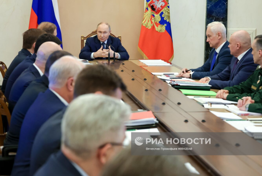 Путин провел совещание по вопросам государственной программы вооружения