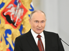 Путин поздравил граждан страны с Днем России