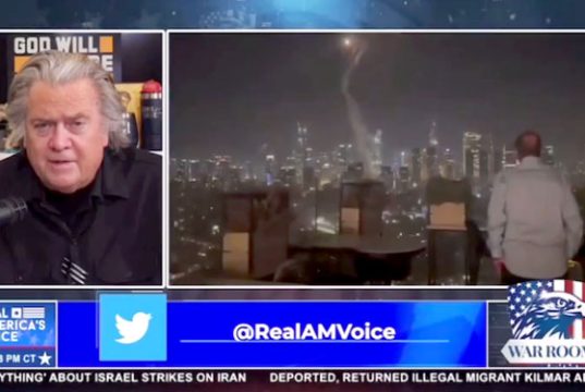 Стив Бэннон в поддержку Такера Карлсона: Мы не можем быть втянуты в эту Войну Стив Бэннон в поддержку Такера Карлсона: Мы не можем быть втянуты в эту Войну