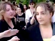 Сторонники прозападной оппозиции напали на журналистов у здания Тбилисского городского суда, где вынесли приговор 21-летнему протестующему Сторонники прозападной оппозиции напали на журналистов у здания Тбилисского городского суда, где вынесли приговор 21-летнему протестующему