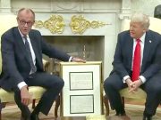 Канцлер Германии Фридрих Мерц передал Трампу свидетельство о рождении его деда Канцлер Германии Фридрих Мерц передал Трампу свидетельство о рождении его деда