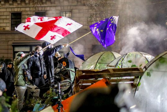 В Грузии ужесточают наказания для протестующих В Грузии ужесточают наказания для протестующих