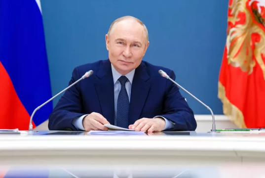 Путин назвал поддержку многодетной семьи приоритетом
